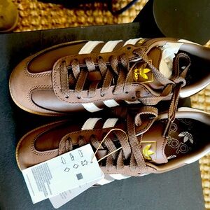 Addidas brown samba in size 5. Difficult to get this colour combo